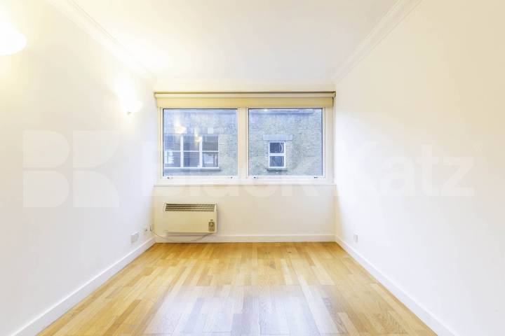 Spacious one double bedroom property set in an amazing location Fitzroy Street, Fitzrovia